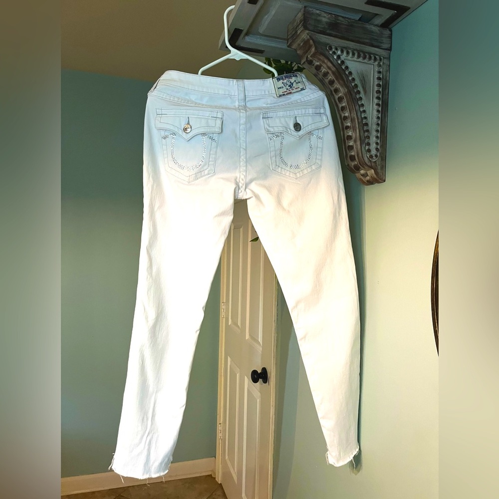 Women’s True Religion white skinny jeans with jeweled back pockets sz 30/26.5